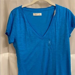 Gilly Hicks v neck Tee shirt